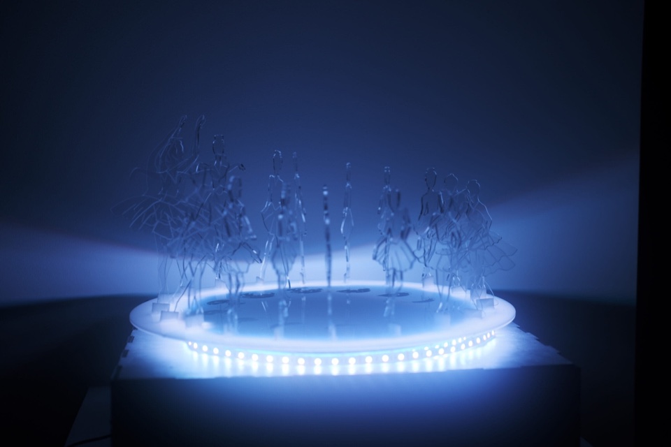 Illuminated rotating sculpture